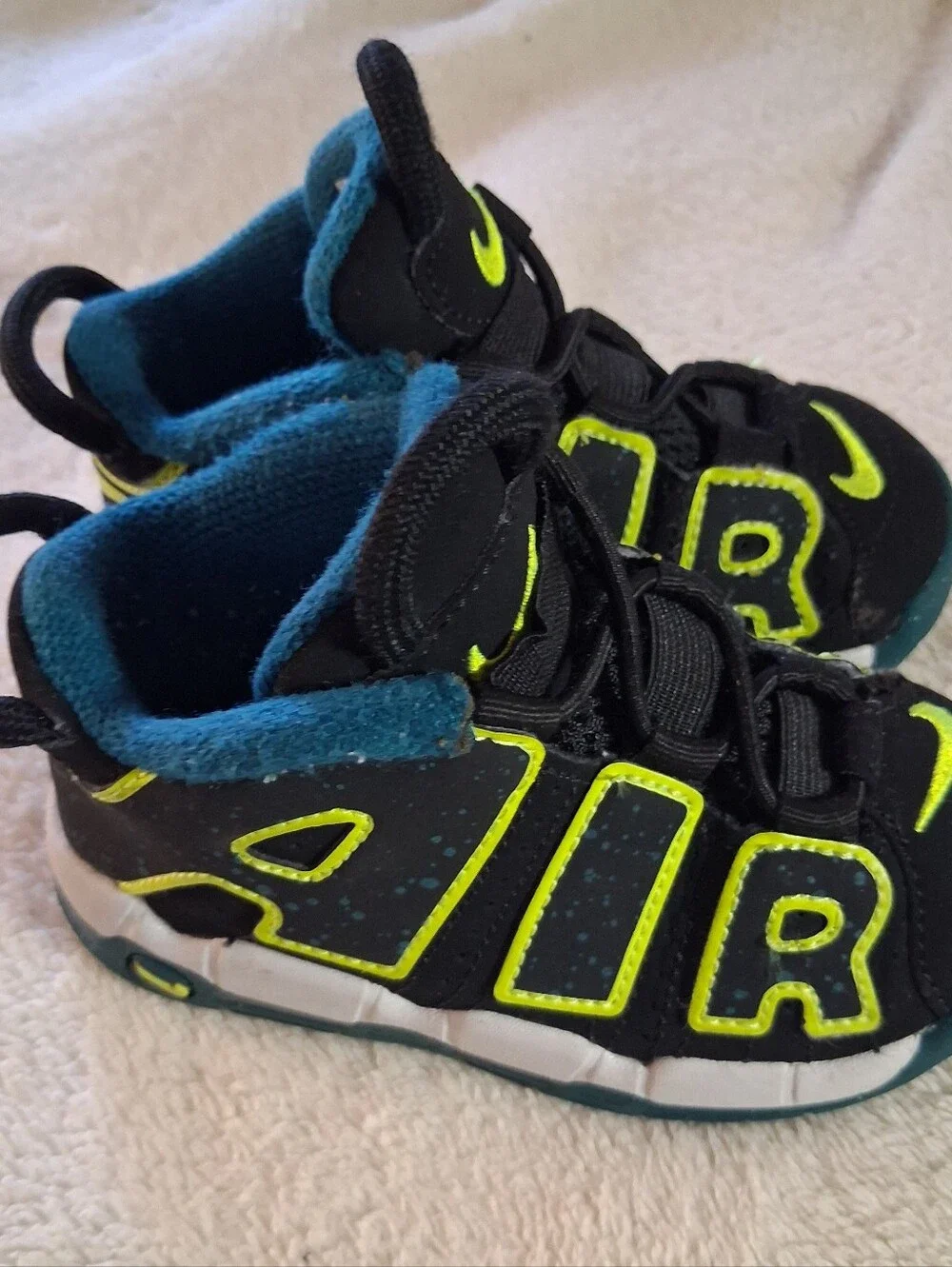 Nike Kids Black & Teal Sneakers with Neon Yellow Accents LIL ONES SIZE 7C